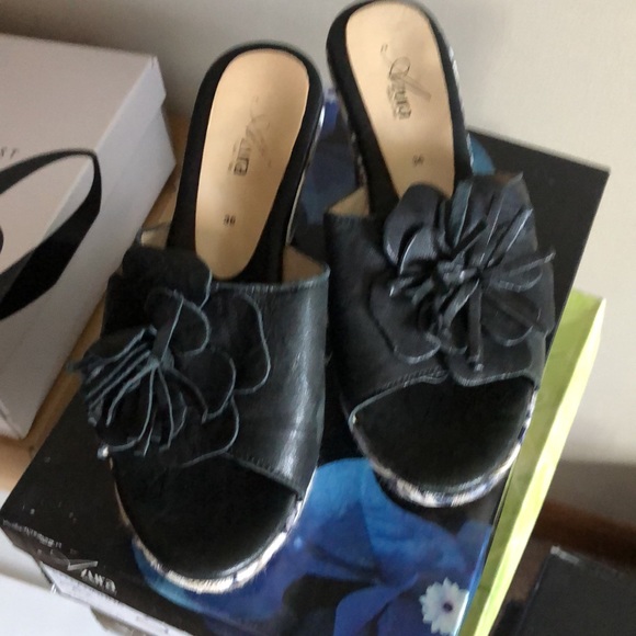 Wedge sandals by Azura.  Great condition only worn a few times - Picture 3 of 6